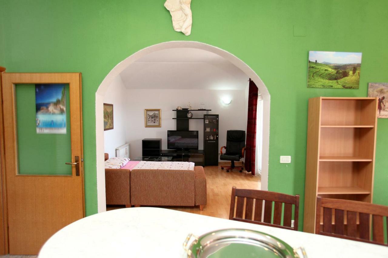 טרוגיר Apartman Dinka מראה חיצוני תמונה