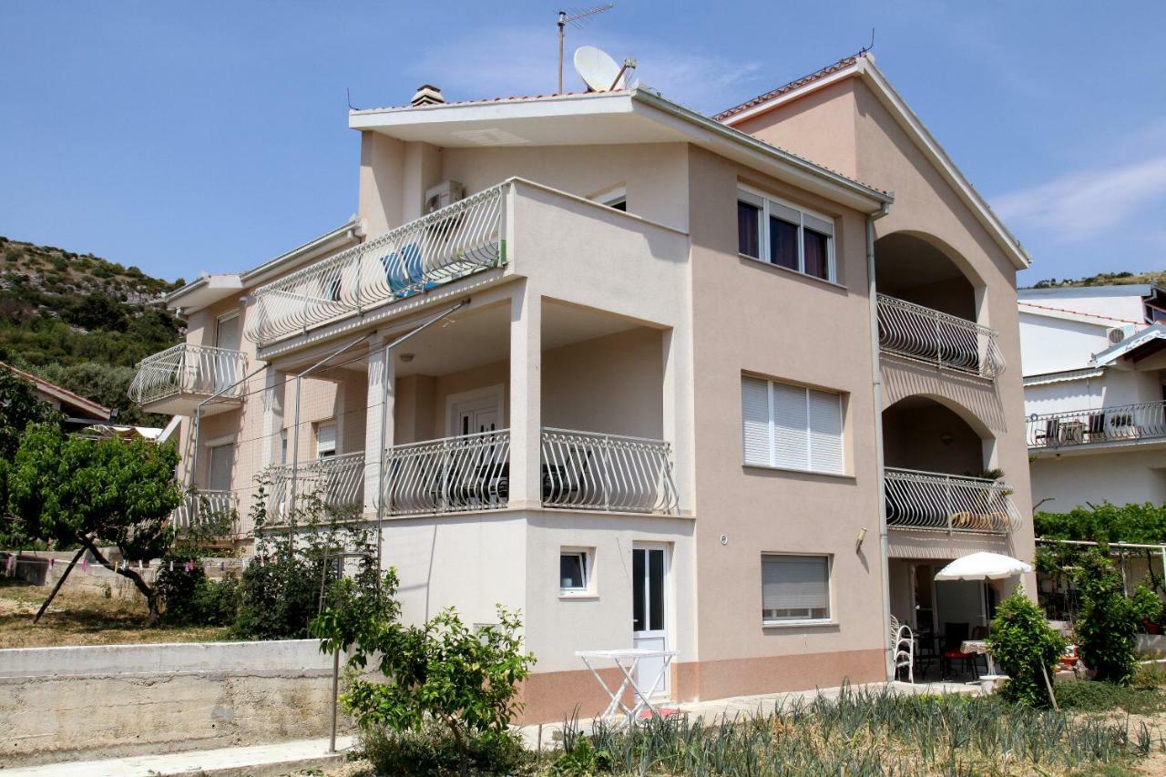 טרוגיר Apartman Dinka מראה חיצוני תמונה
